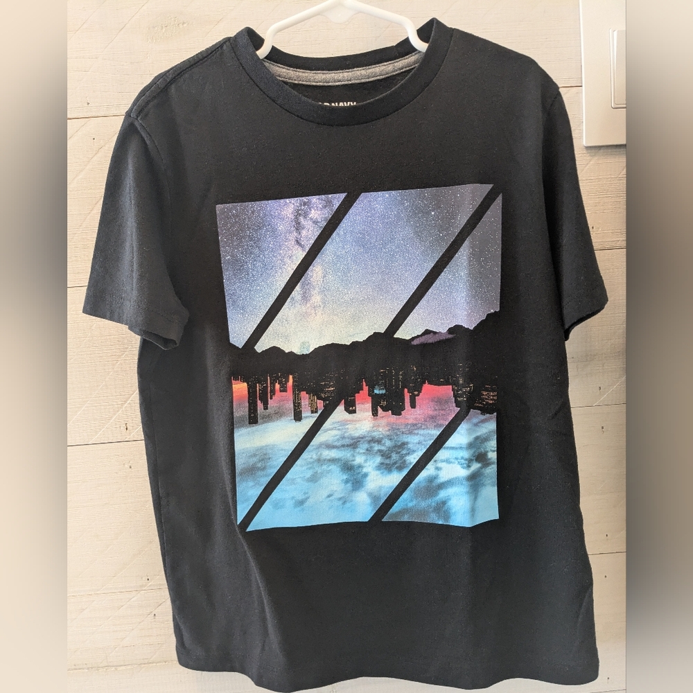 4️⃣ FOUR Old Navy Boy's Graphic T-Shirts - Gray, Green, & Black - Picture 5 of 10